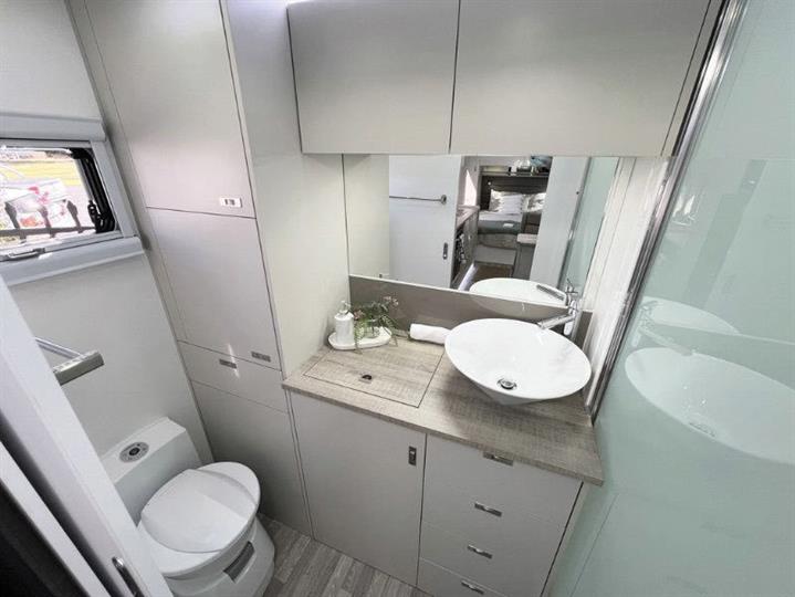 541153 image